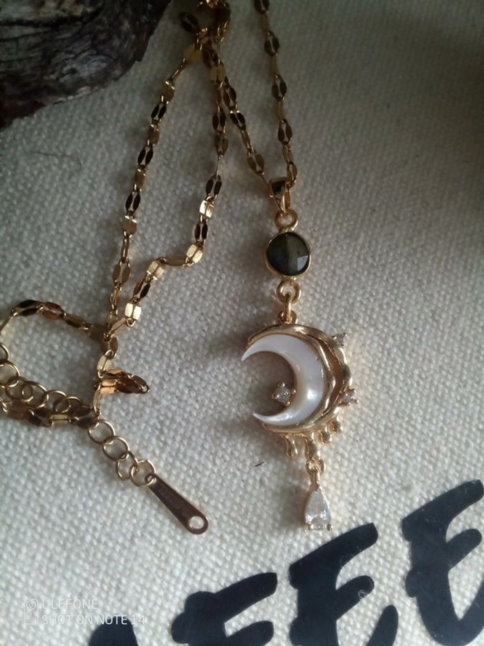 Collier lune en nacre naturelle et pierre de labradorite - photo numéro 3