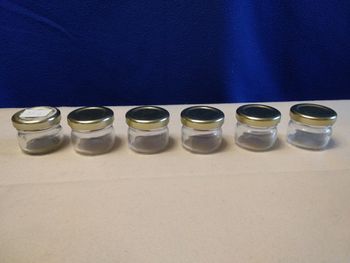 6 petits bocaux 25 grs 