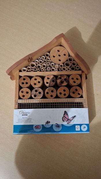 Maison pour insectes en bois neuve 