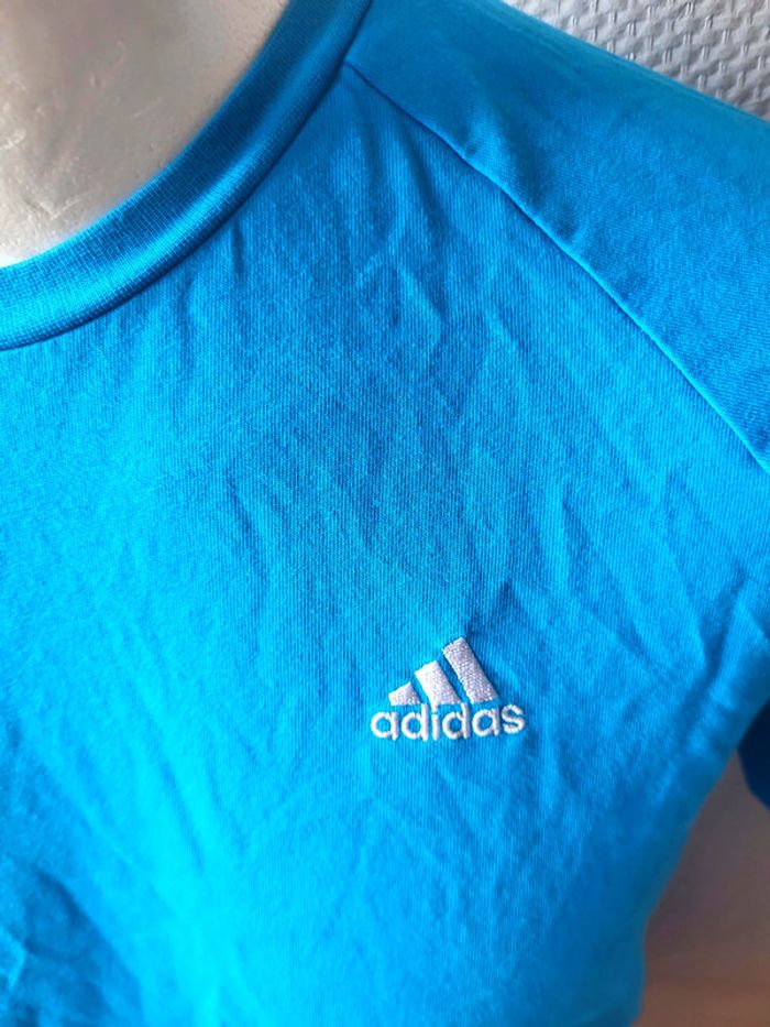 Joli t-shirt Adidas taille M - photo numéro 2