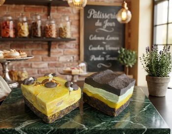 Lot de 2 faux gâteaux 