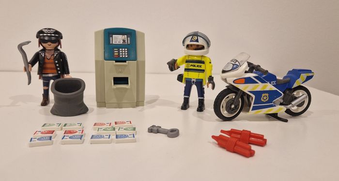 Playmobil "Policier avec moto et voleur " - photo numéro 3