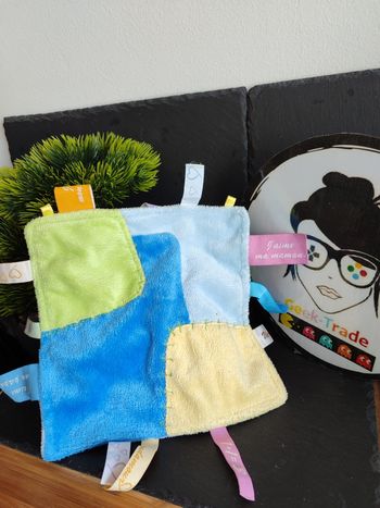 doudou plat mouchoir CMP j aime ma maman bleu vert jaune rêve de bébé cmp DD1409