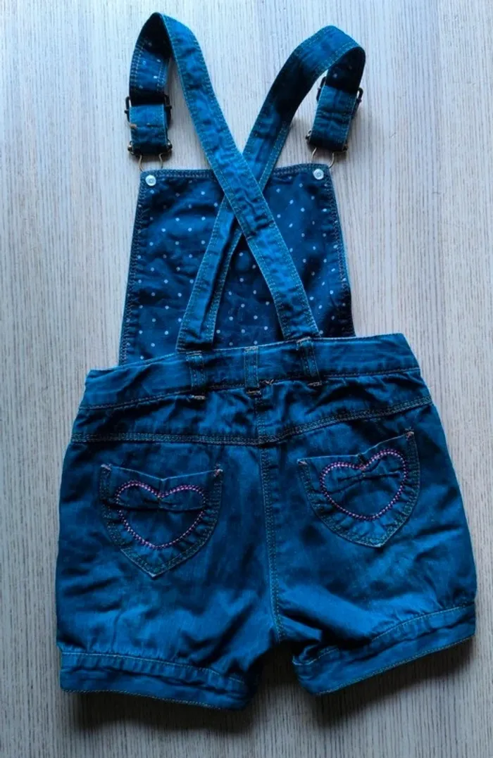 💙 Salopette short en jean Kidkanaï – 5 ans – Détails cœurs - photo numéro 2