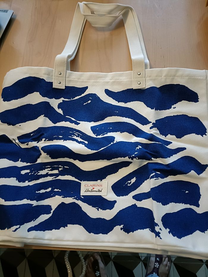 TOTE BAG ET TROIS POCHETTES CLARINS