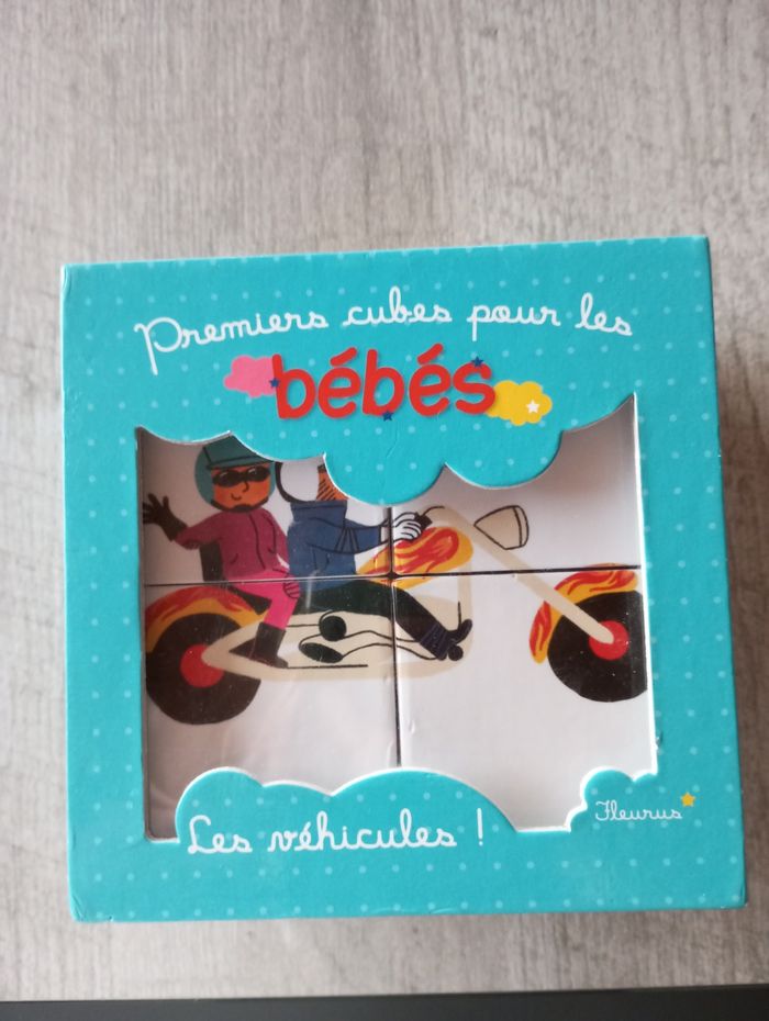 Premiers cubes pour bebe