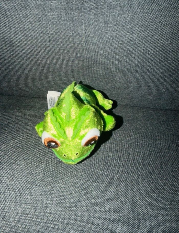 Peluche aimantée pascal Disneyland Paris raiponce Disney