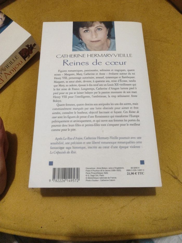 Livres le crépuscule des rois, la rose d'Anjou et reines de coeur de Catherine Hermary Vieille - photo numéro 3