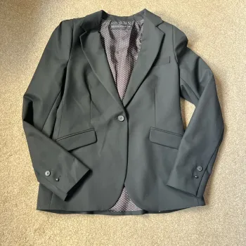 Blazer élégant noir, avec épaulettes, taille M.