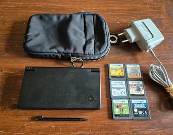 Console Nintendo ds dsi noire et jeux en loose