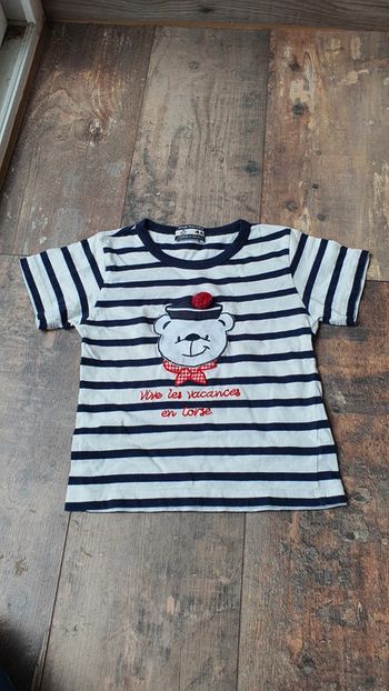 T-shirt aria marina 4 ans en très bon état
