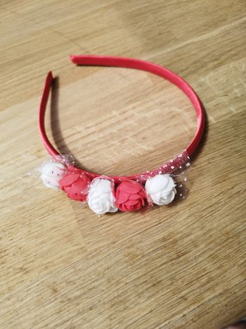 Serre tête fleurs rouges et blanches