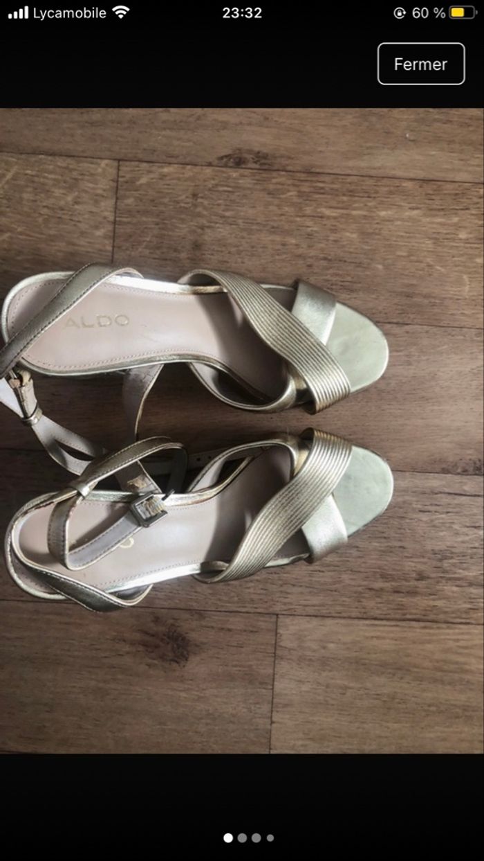 Sandale a talons doré marque aldo