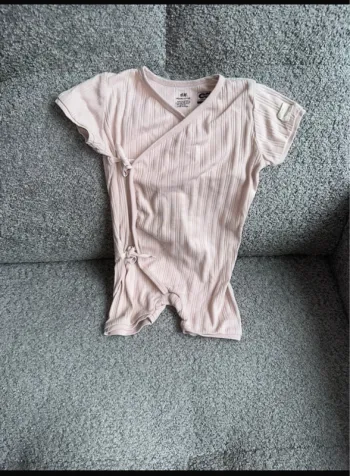 Pyjama grenouillère d’été Bodie à nouer rose pale H&M