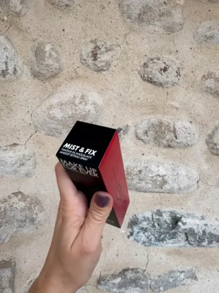 Makeup forever - Brume fixatrice hydratante mist & fix 24h - photo numéro 2