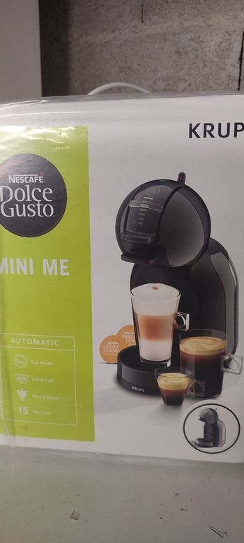 Cafetière dolce gusto neuve et dosettes