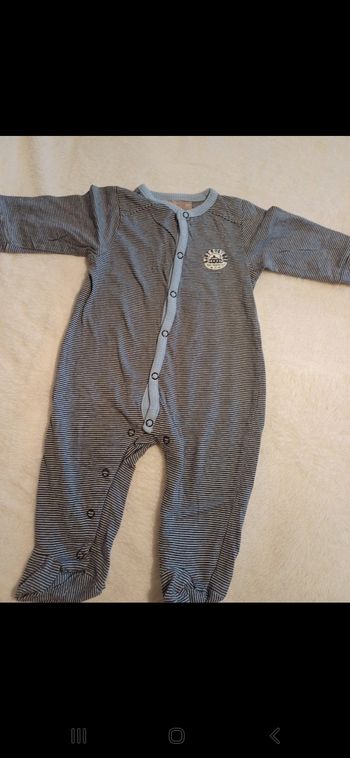 Pyjama bébé taille 6 mois