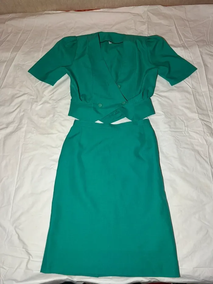Ensemble vert tailleur jupe