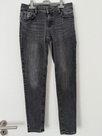 Jean slim skinny noir délavé uni basique simple double boutons