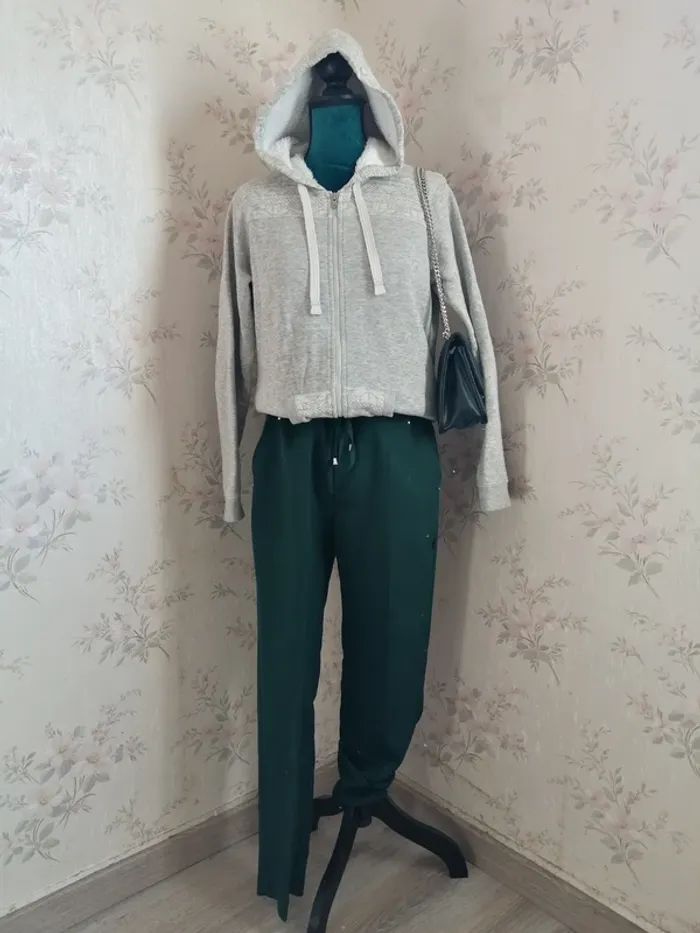 Veste à capuche grise fourrée avec poches et motifs blancs / crivit / (M) - photo numéro 2