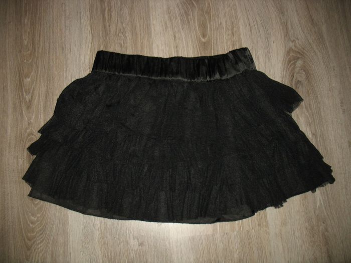 JUPE COURTE NOIRE A VOLANTS "H&M" - TAILLE 36 - n°02 - photo numéro 3