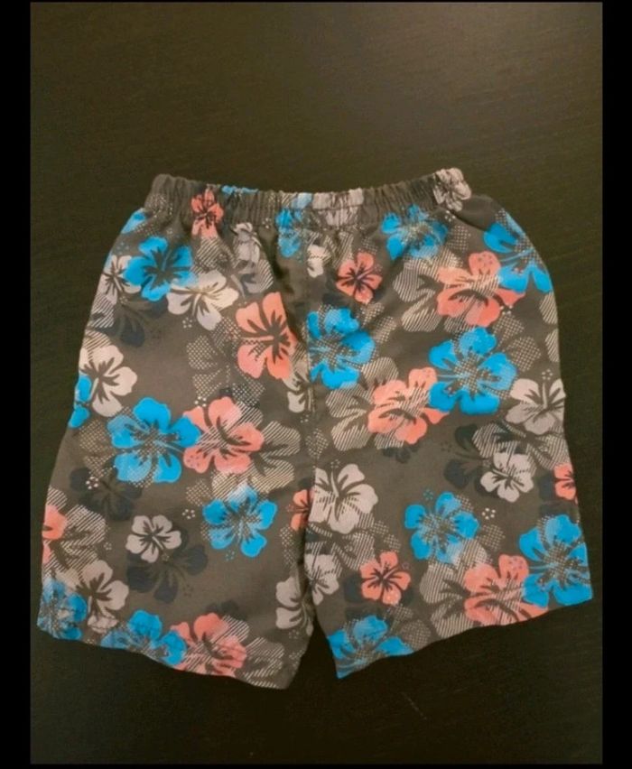 Short de plage imprimé fleurs taille 18 mois - photo numéro 2