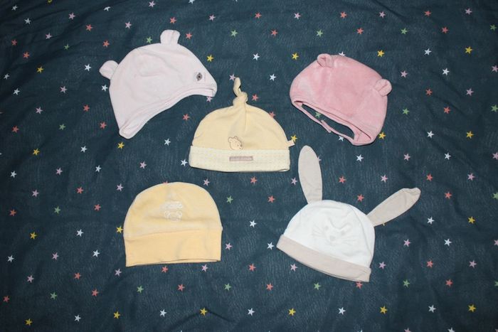 Lot de 5 bonnets naissance + moufles
