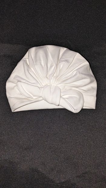 Bonnet bébé fille blanc jamais porté 3/6 mois