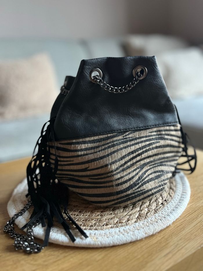 Sac bourse noir à motif zébré et franges – Chaîne porté épaule