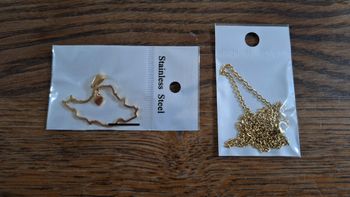 Collier 50 cms avec carte de l.Iran neuf