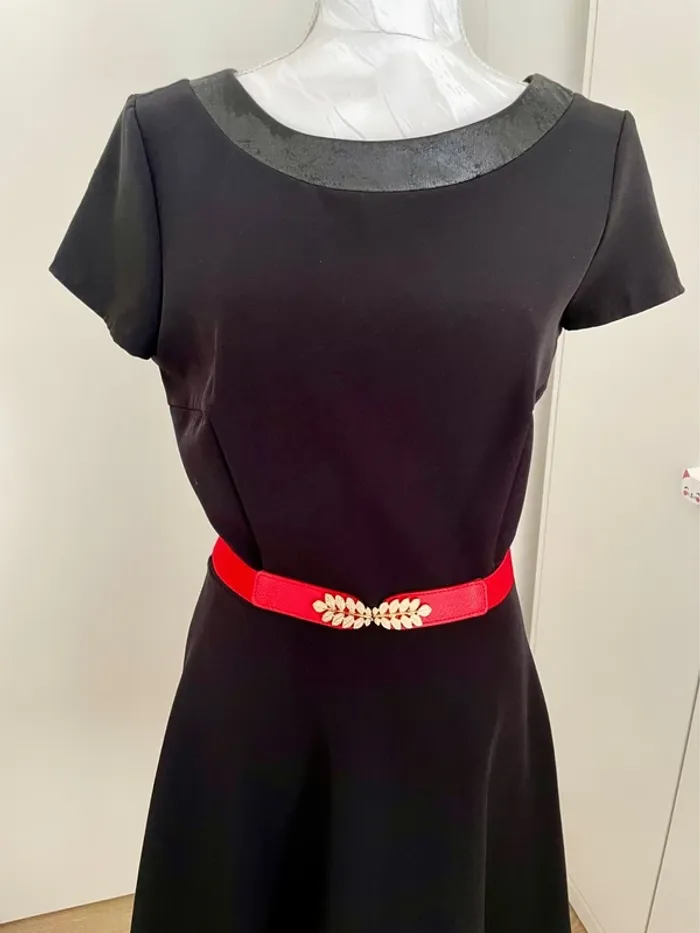 Ceinture rouge et doré “feuille” élastique, taille ajustable neuve