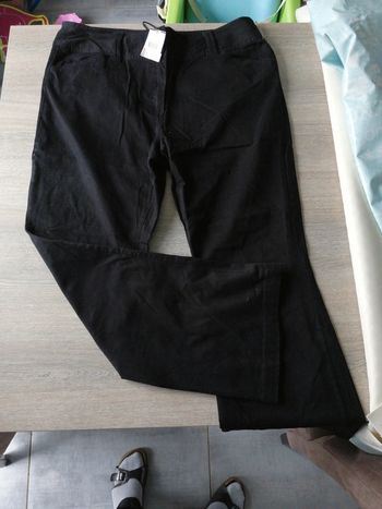 Pantalon neuf taille 48
