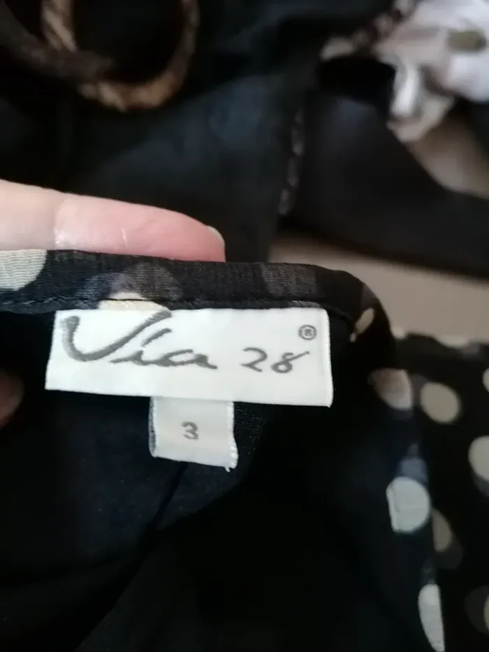 robe taille 42 Via noire à pois comme neuve - photo numéro 3