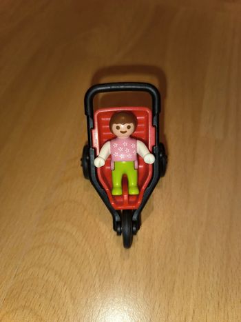 Bébé en poussette Playmobil