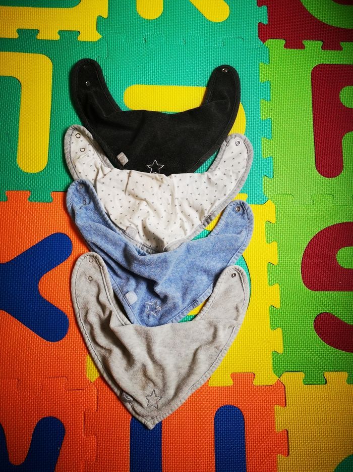 Lot bavoirs - photo numéro 1