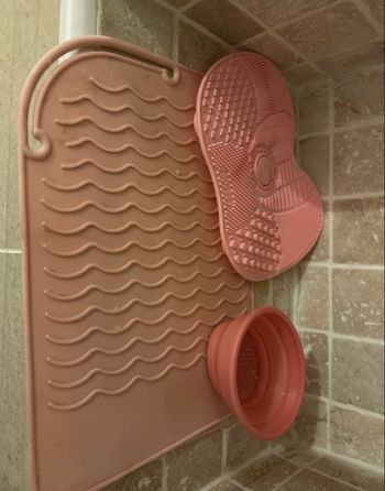 Don nécessaire nettoyage pinceaux maquillage