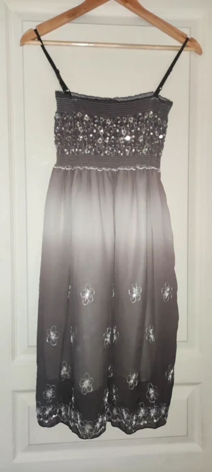 Robe à bretelles