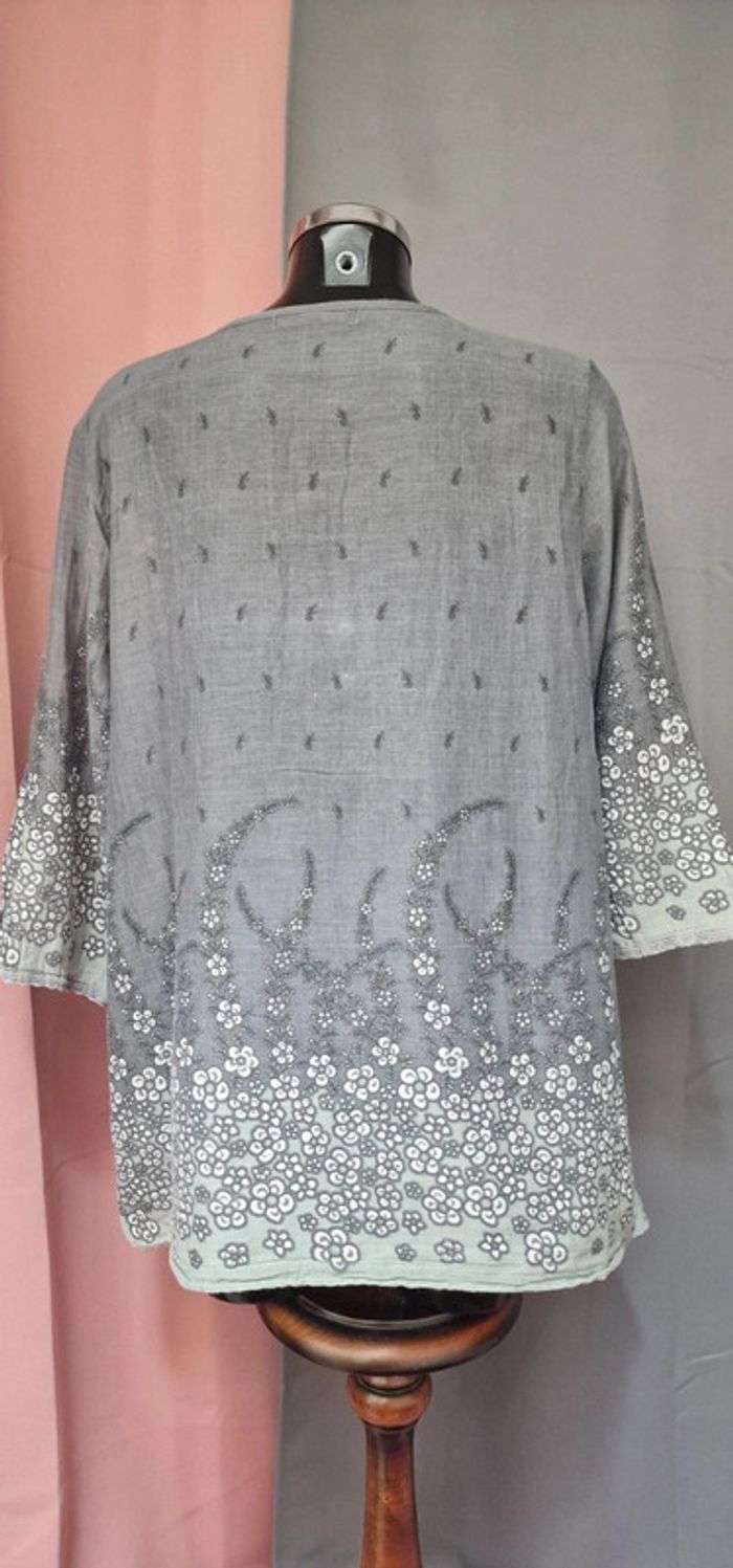 Blouse grise à boutons - photo numéro 4