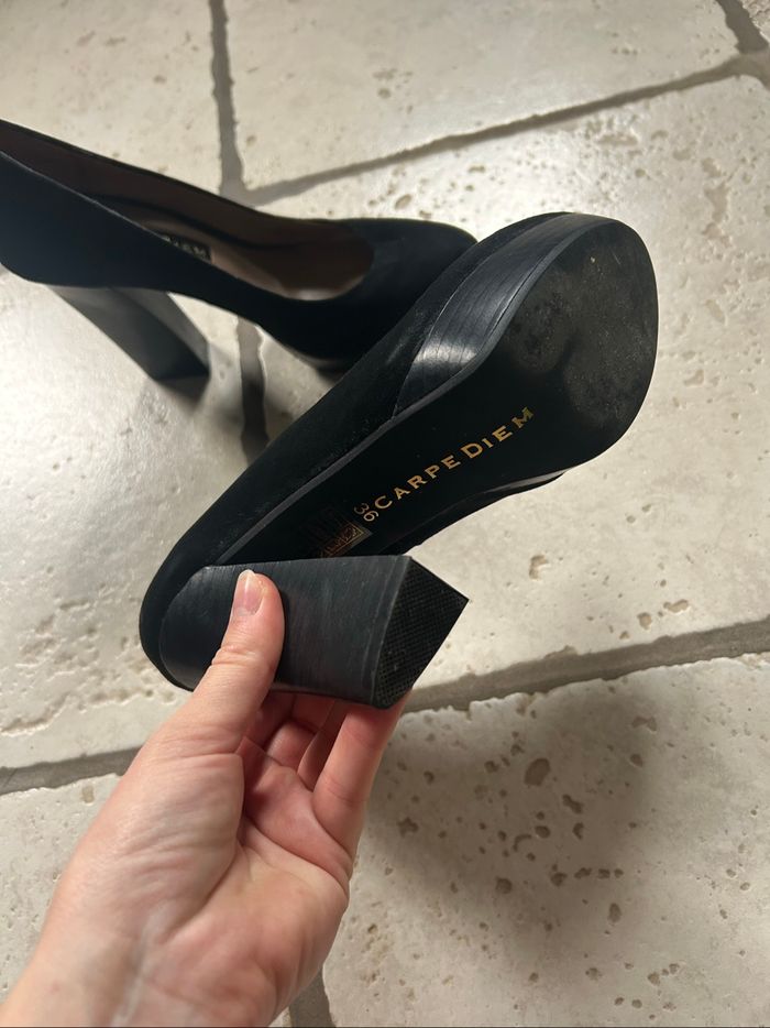 Escarpins noirs hauts talons - photo numéro 5