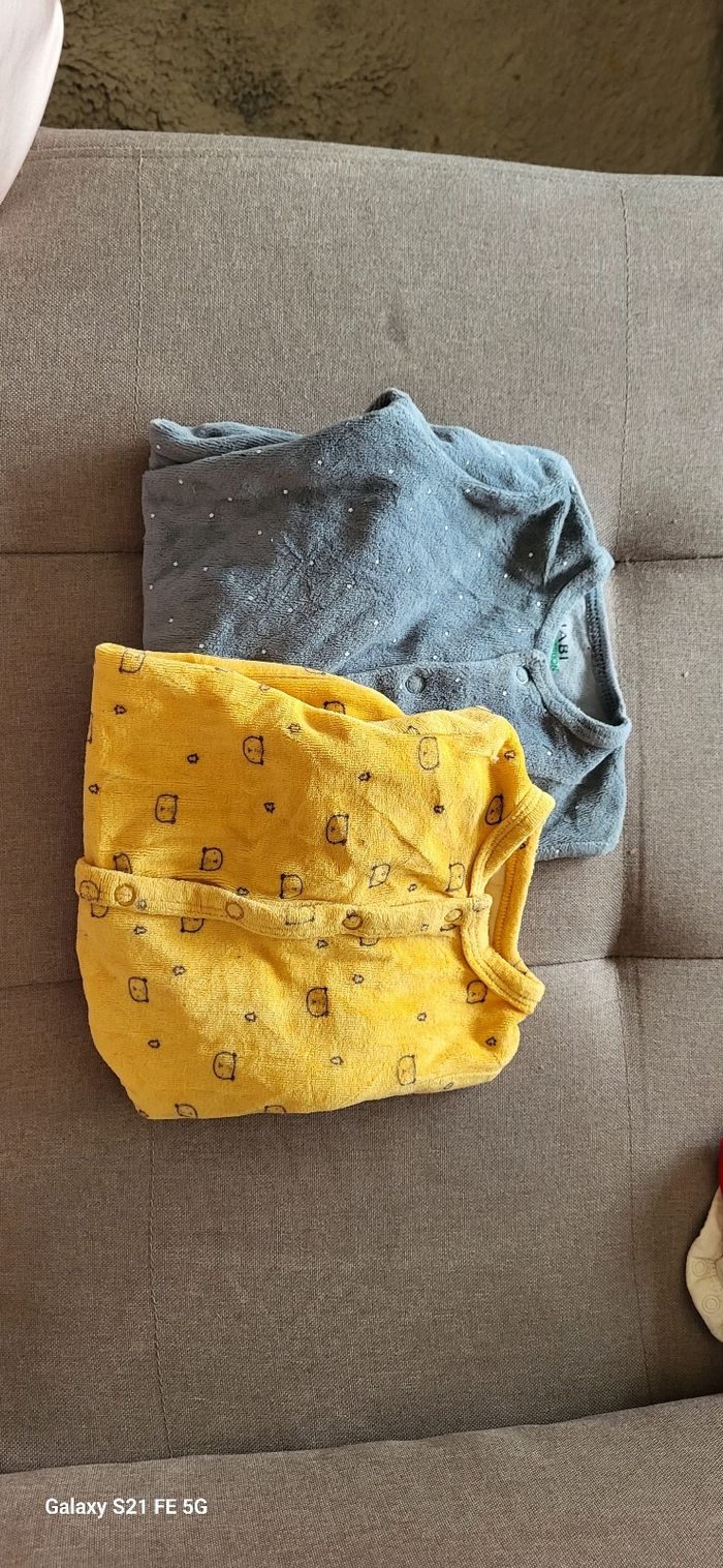 Lot de vêtements bébé