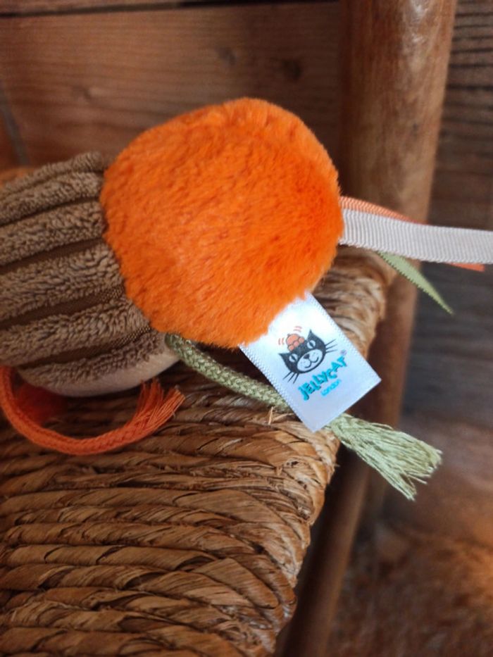 Peluche hochet chenille jellycat Christopher Caterpillar - photo numéro 4