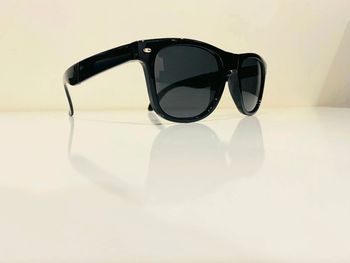 Lunette de soleil mixte pliable noire UV protection catégorie 3