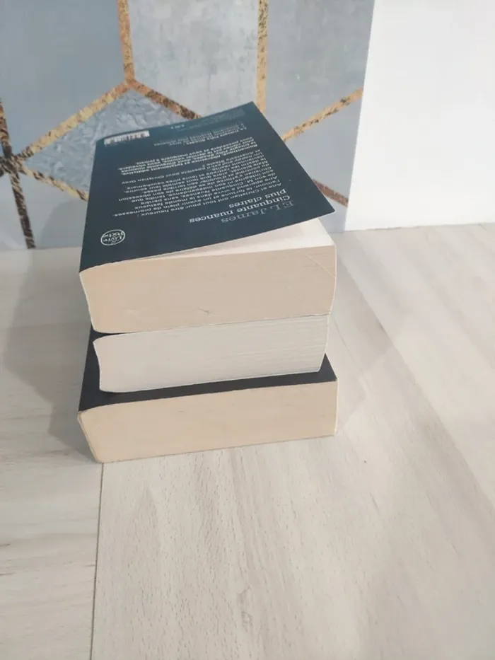 Lot 3 tomes trilogie Cinquante nuances de Grey plus sombres plus claires James - photo numéro 4