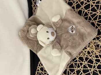 Doudou plat ours déguisé en lapin beige blanc écru SIMBA TOYS GEMO