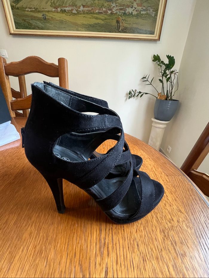 Talons noirs - photo numéro 2