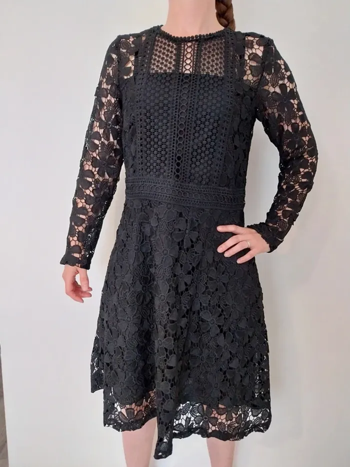 Robe noire dentelle t40 neuve
