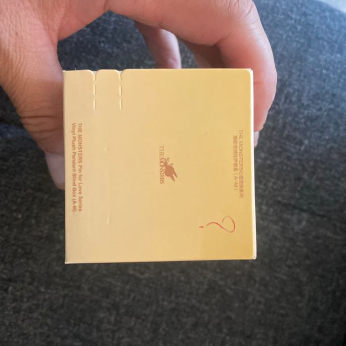 Labubu pin for love   ? - photo numéro 3
