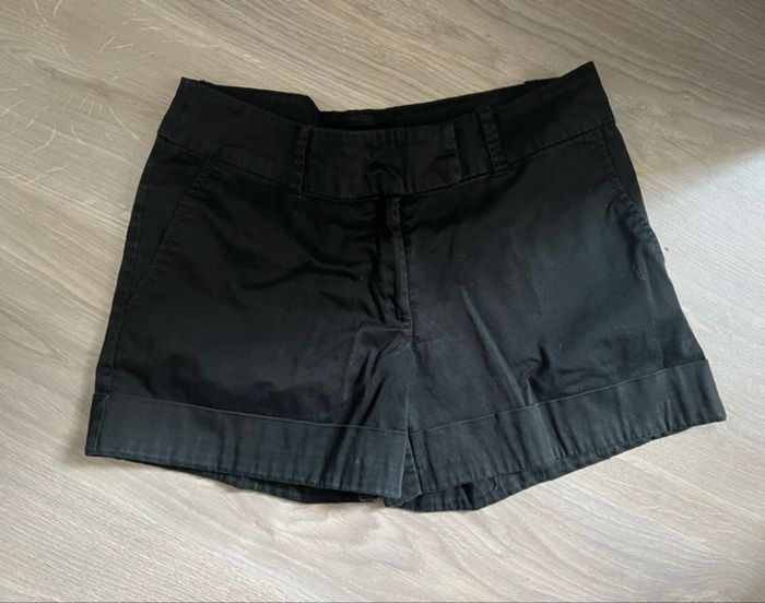 Short noir