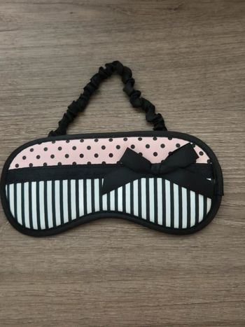 Masque de nuit noir et rose