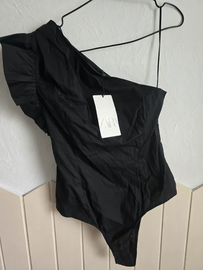 Body 1 manche zara neuf avec etiquette